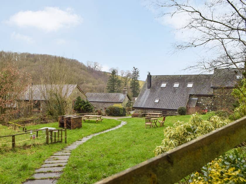 Exterior | Ty Tarw - Cwmiar Holiday Cottages, Llanllwni
