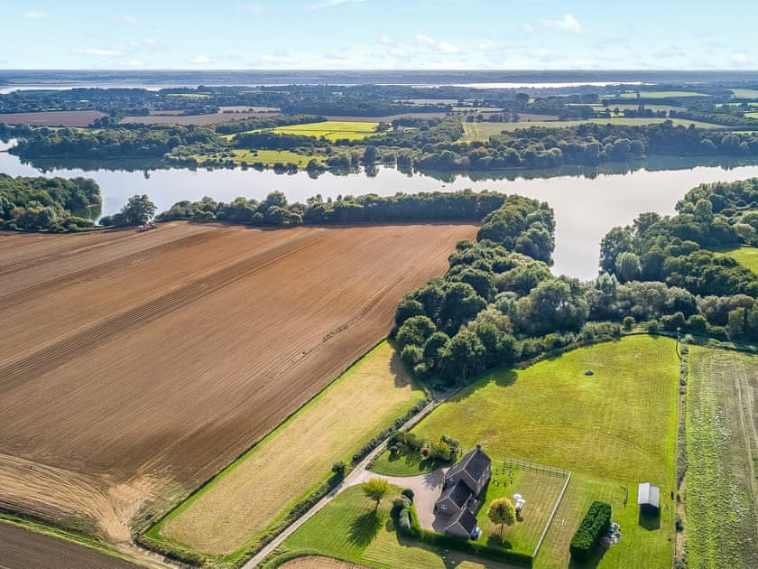 Setting | The Lake House, Tattingstone, near Ipswich