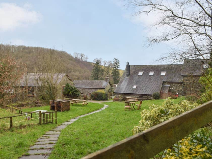 Exterior | Ty Ceffylau - Cwmiar Holiday Cottages, Llanllwni