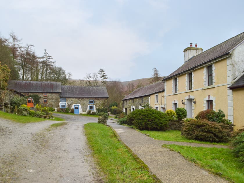 Exterior | Ty Ceffylau - Cwmiar Holiday Cottages, Llanllwni