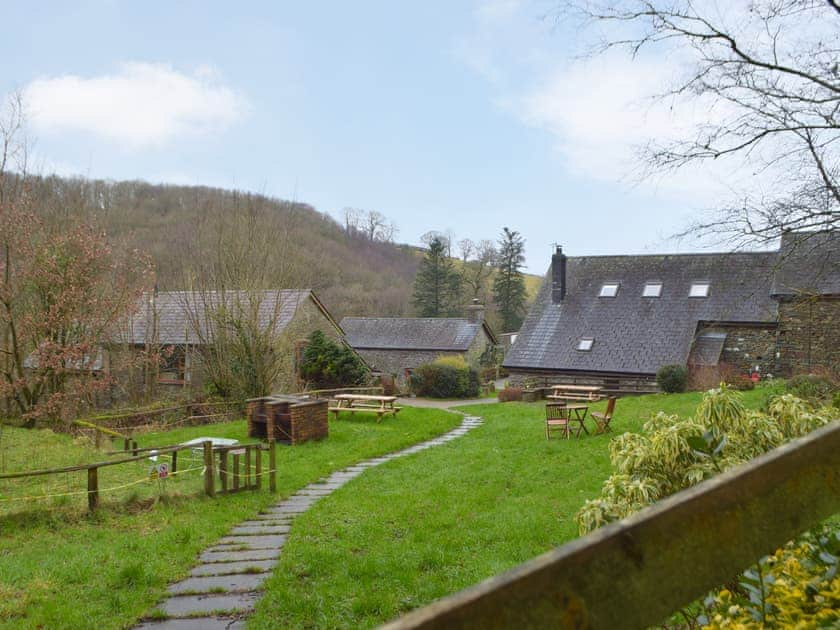 Exterior | Y Beudy - Cwmiar Holiday Cottages, Llanllwni