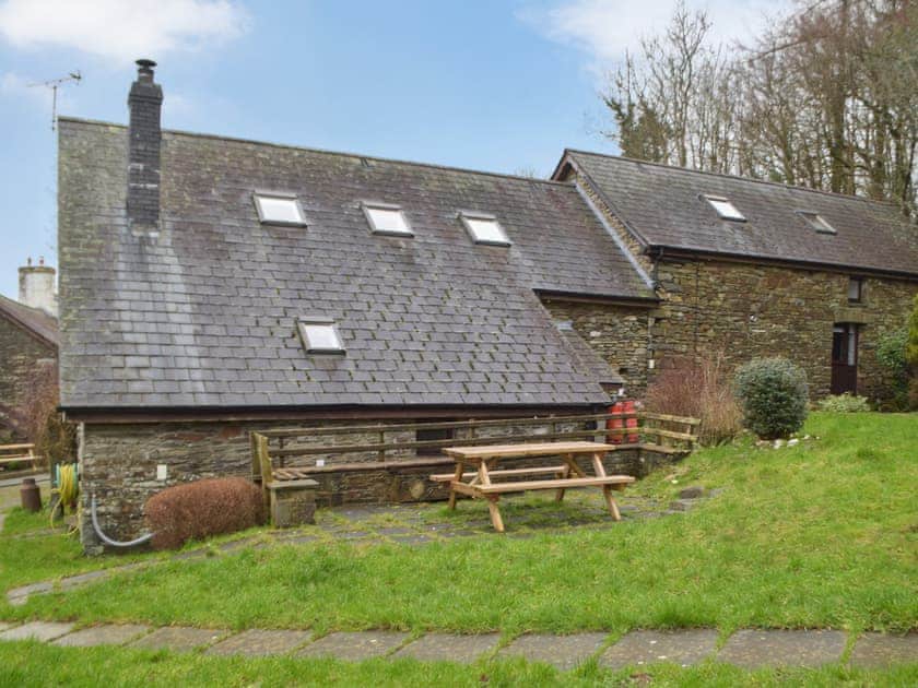 Exterior | Y Beudy - Cwmiar Holiday Cottages, Llanllwni