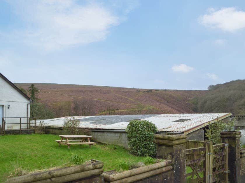Exterior | Y Beudy - Cwmiar Holiday Cottages, Llanllwni