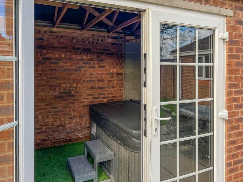 Hot tub | 21 West Crayke, Bridlington