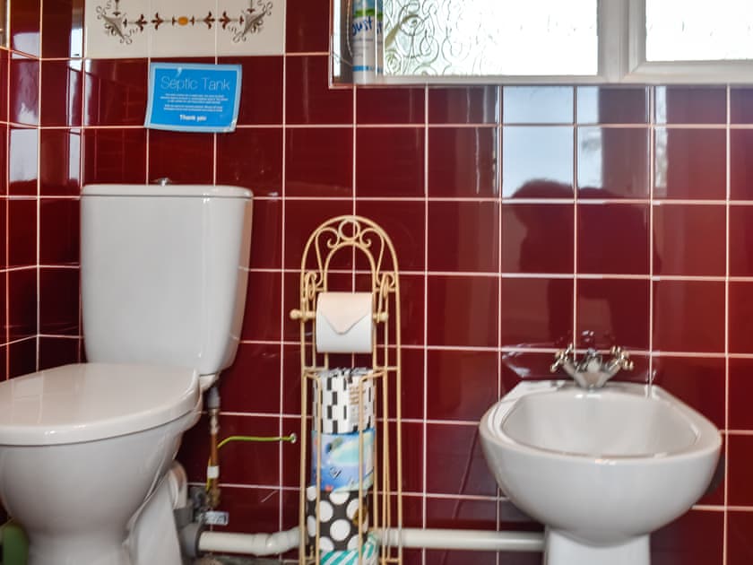 Bathroom | The Stables, Wicken