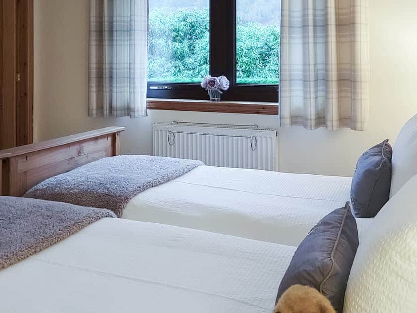 Twin bedroom | Roe Deer Cottage, North Ballachulish, near Glencoe