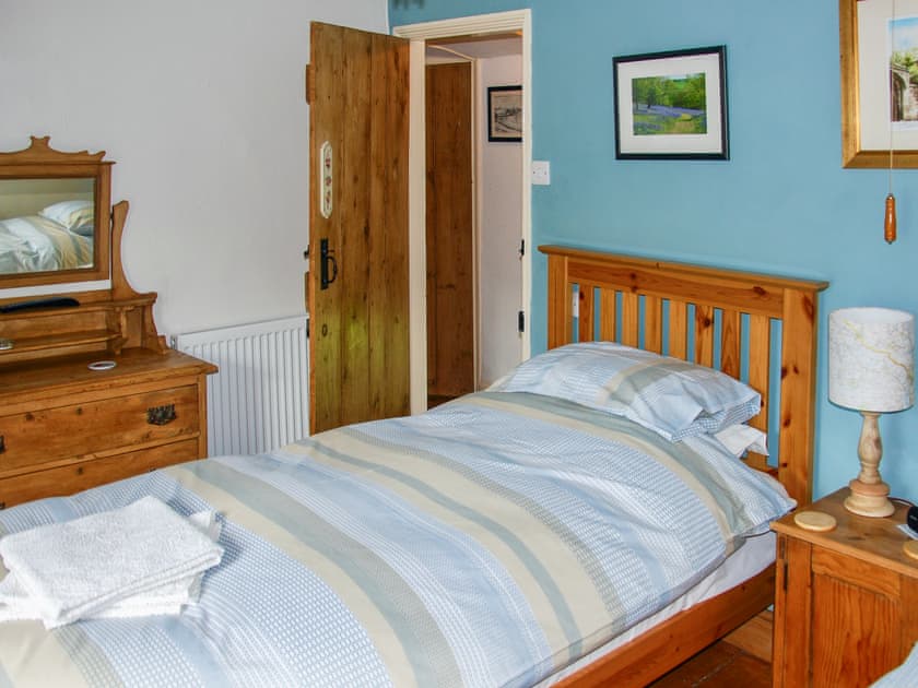 Twin bedroom | Spoutscroft Cottage, Austwick, near Settle