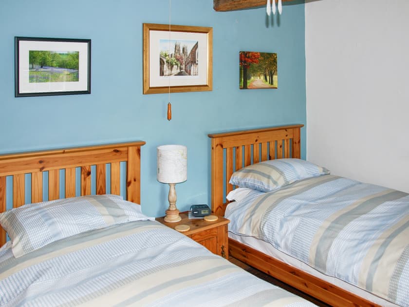 Twin bedroom | Spoutscroft Cottage, Austwick, near Settle