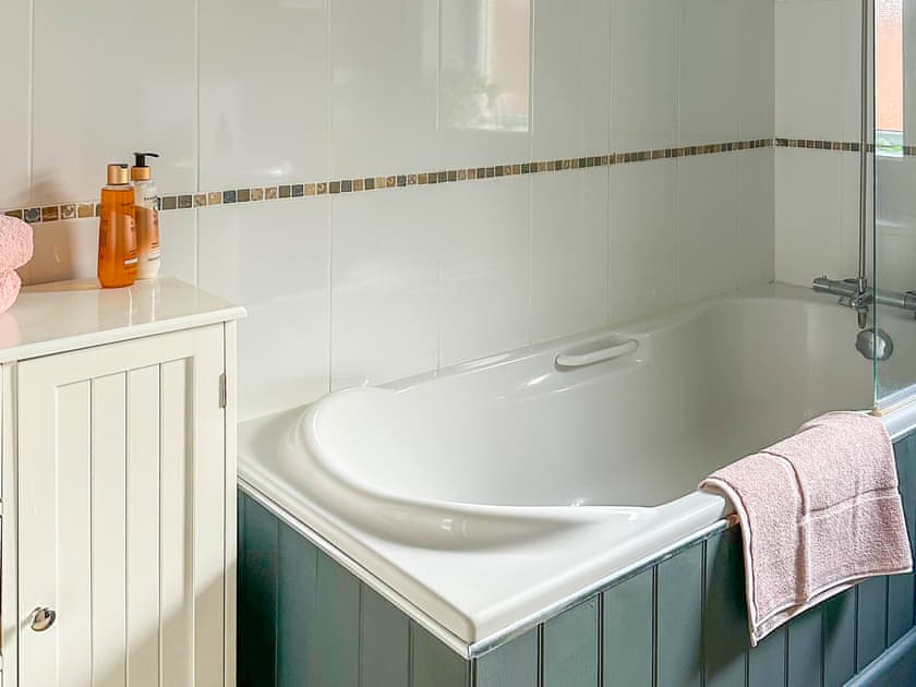 Bathroom | Weaver’s Lodge, North Gorley, near Fordingbridge