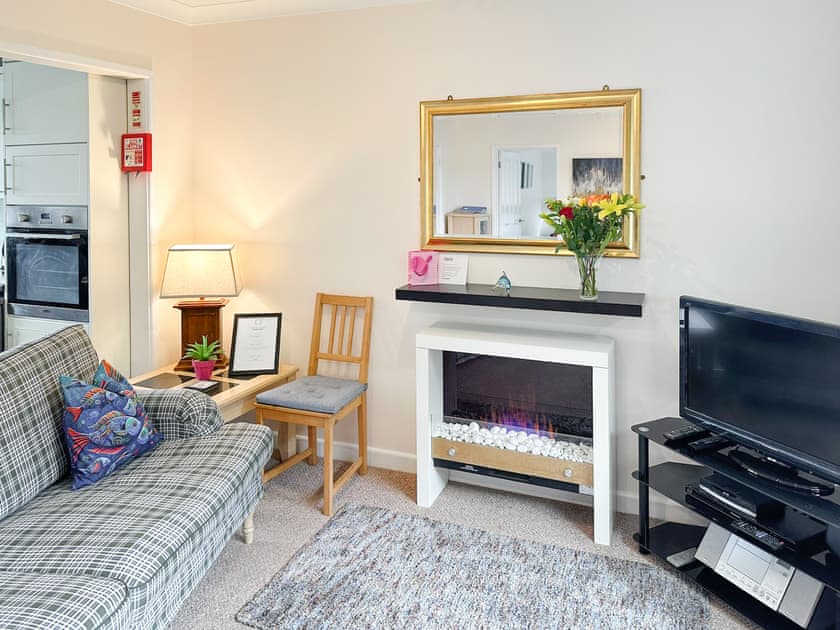 Living area | 9 Dolphin Court, Brixham