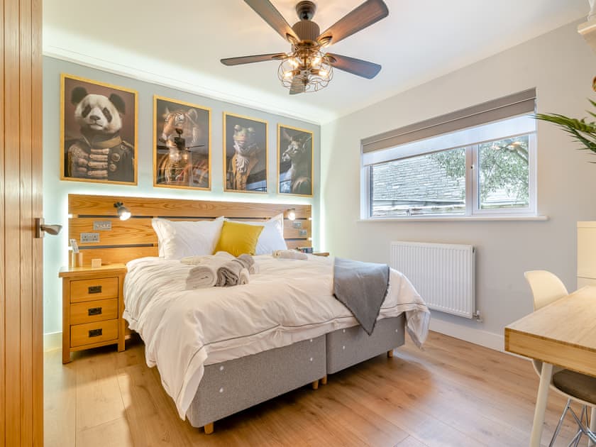 Double bedroom | Merriman Lodge, Glastonbury