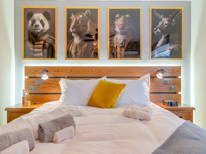 Double bedroom | Merriman Lodge, Glastonbury