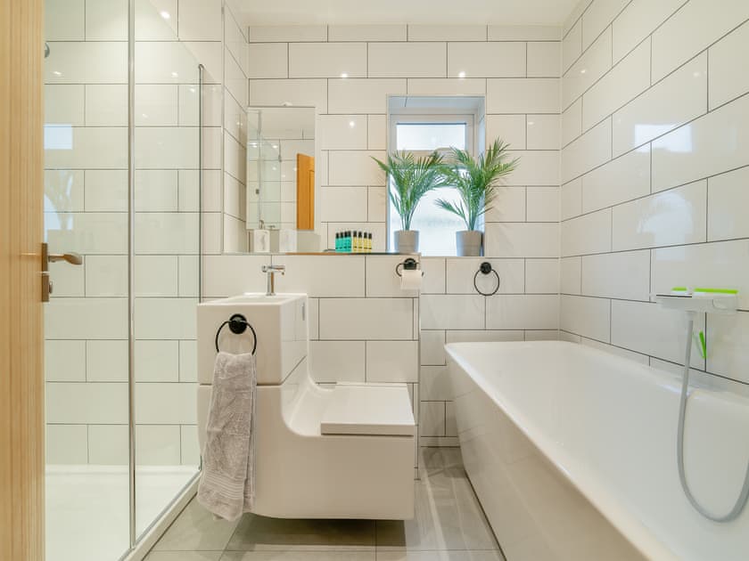 Bathroom | Merriman Lodge, Glastonbury