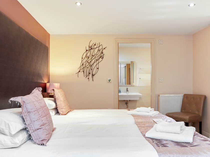 Double bedroom | Sunshine Cottage - Nether Burrows Farm, Kirk Langley, Ashbourne