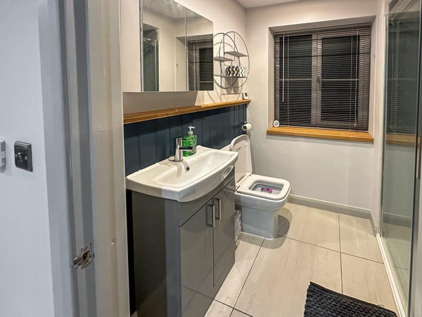 Bathroom | The Annexe, Guilsfield