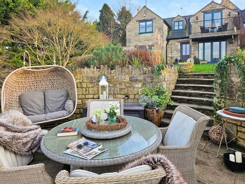 Sitting-out-area | Hillcrest Cottage, Stroud