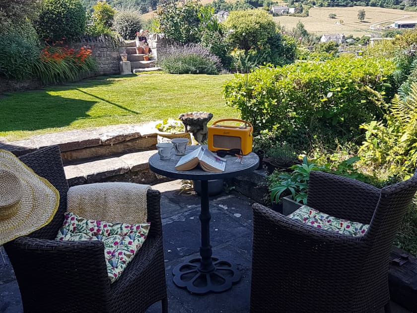 Sitting-out-area | Hillcrest Cottage, Stroud