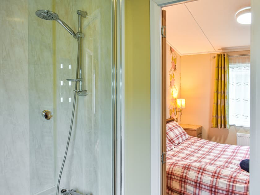 En-suite | Bears Lodge - Meadow Retreat Lodge Park, Moota, near Cockermouth