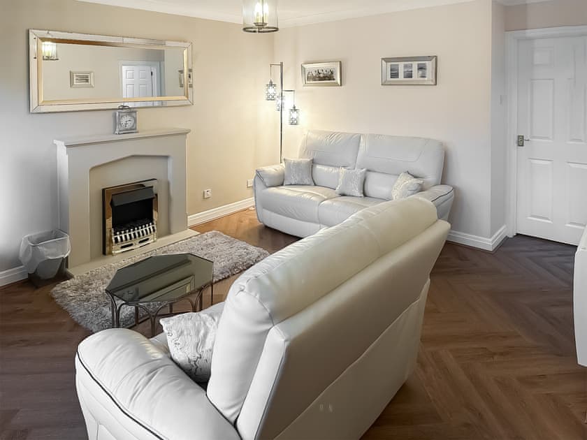 Attractively decorated living and dining area | Cleet’s Retreat, Seahouses