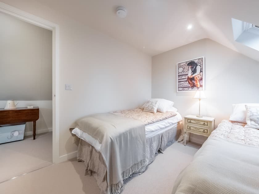 Twin bedroom | Yew Tree Barn, Higham