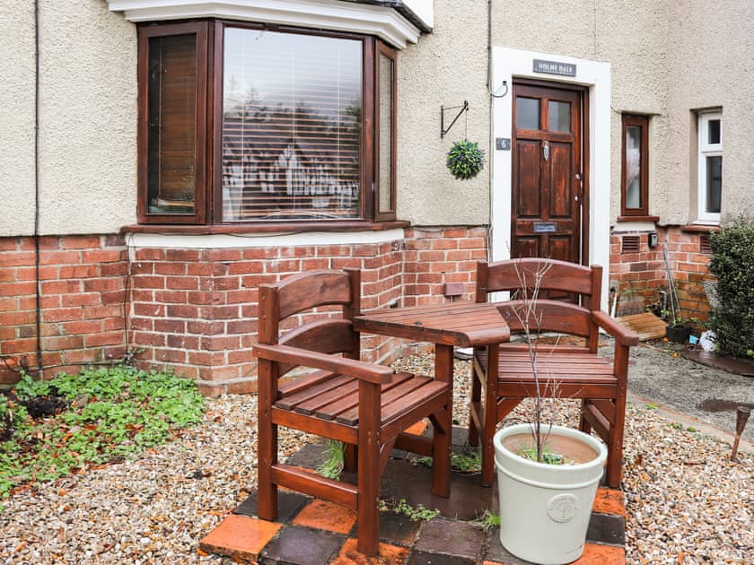 Sitting-out-area | Maes Derlwyn, Llanberis, near Caernarfon