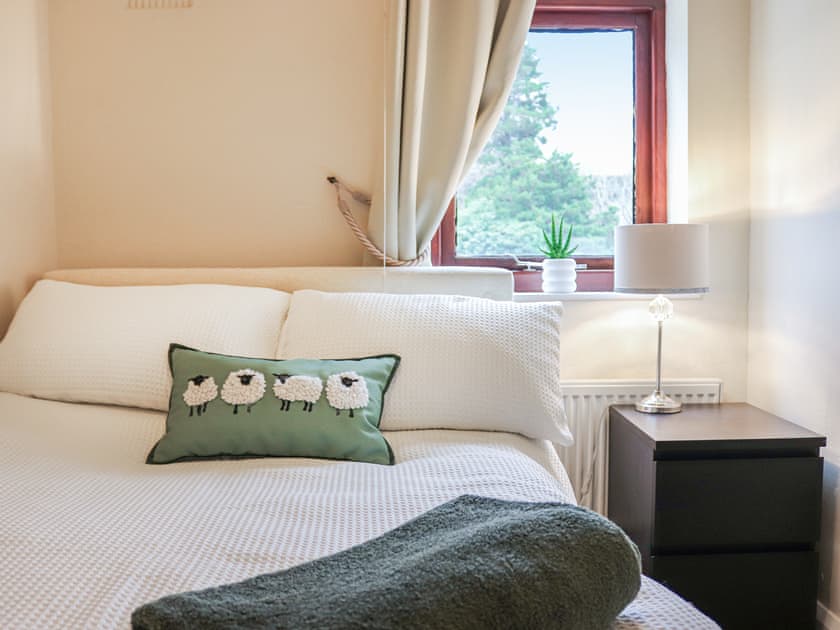 Double bedroom | Maes Derlwyn, Llanberis, near Caernarfon