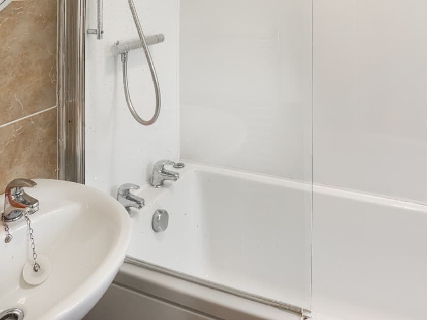 Bathroom | Maes Derlwyn, Llanberis, near Caernarfon