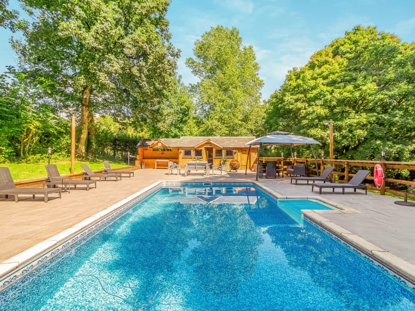 Swimming pool | Dai Boy Cabin - Llwynhelig Holidays, Llwynhelig