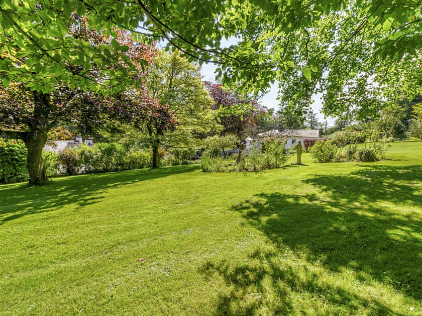Outdoor area | Gwyneth’s Haven - Llwynhelig Holidays, Llwynhelig