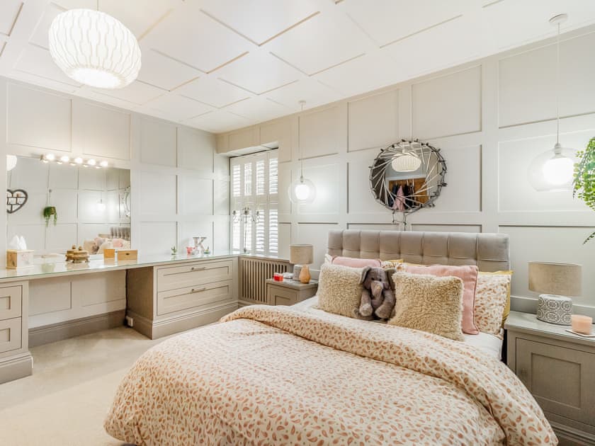 Double bedroom | Llwynhelig House - Llwynhelig Holidays, Llwynhelig