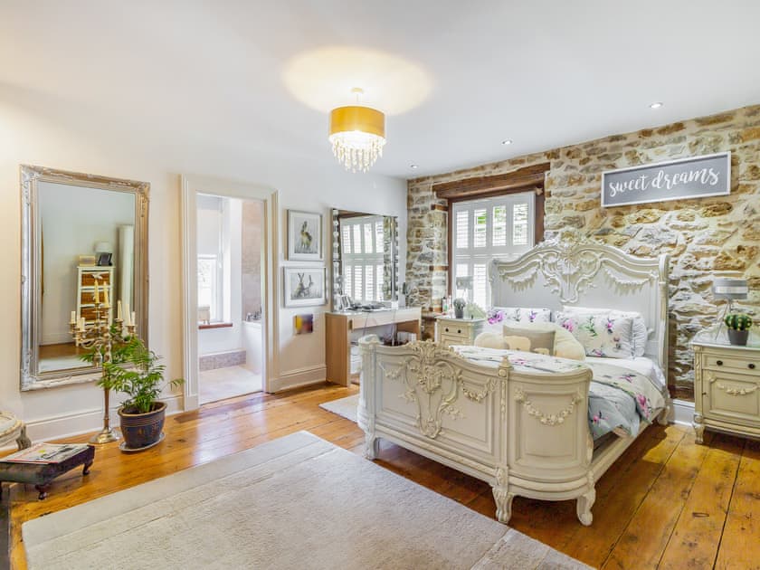 Double bedroom | Llwynhelig House - Llwynhelig Holidays, Llwynhelig