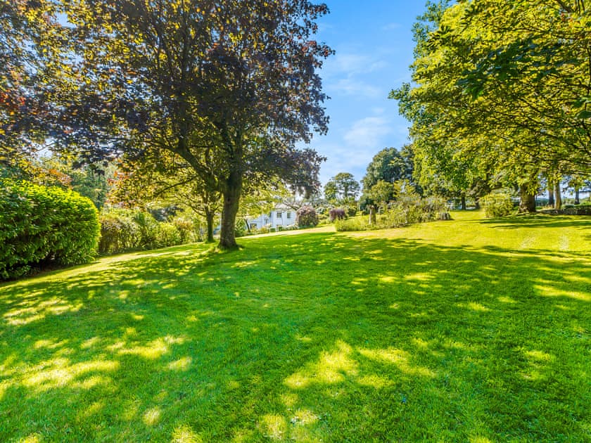 Garden | Llwynhelig House - Llwynhelig Holidays, Llwynhelig
