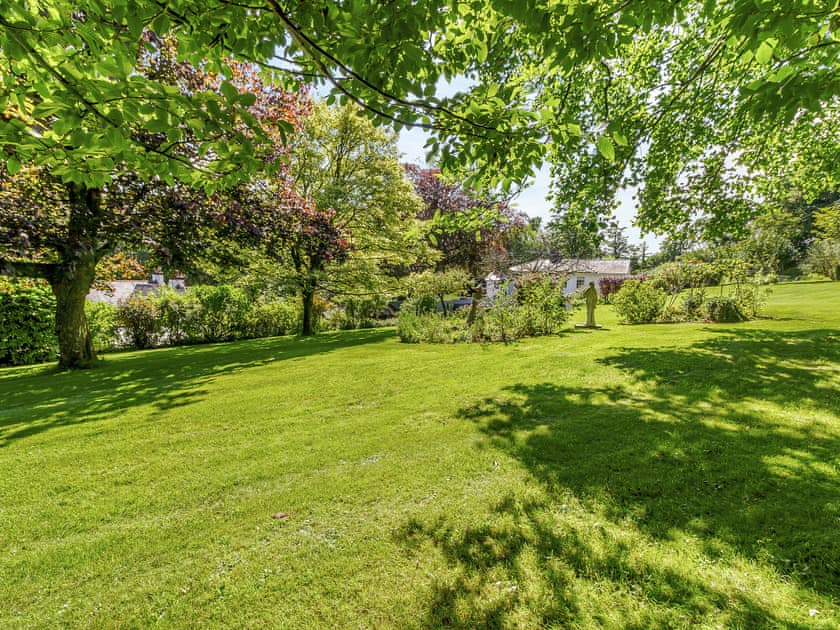 Garden | Llwynhelig House - Llwynhelig Holidays, Llwynhelig