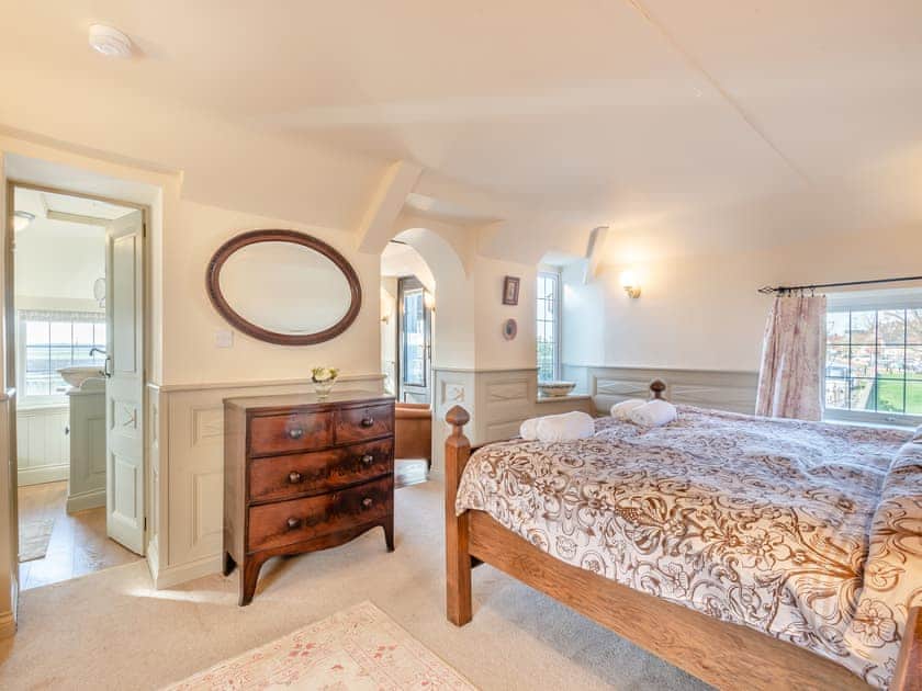 Master bedroom | Ship Cottage - Rose and Ship Cottage, Reedham