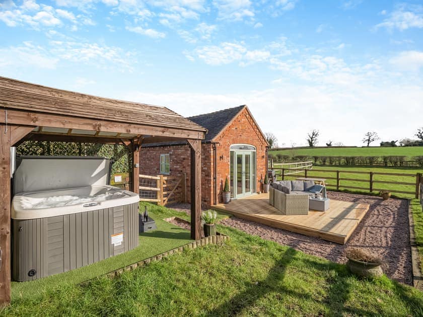 Hot tub | Bank House Barn, Audlem