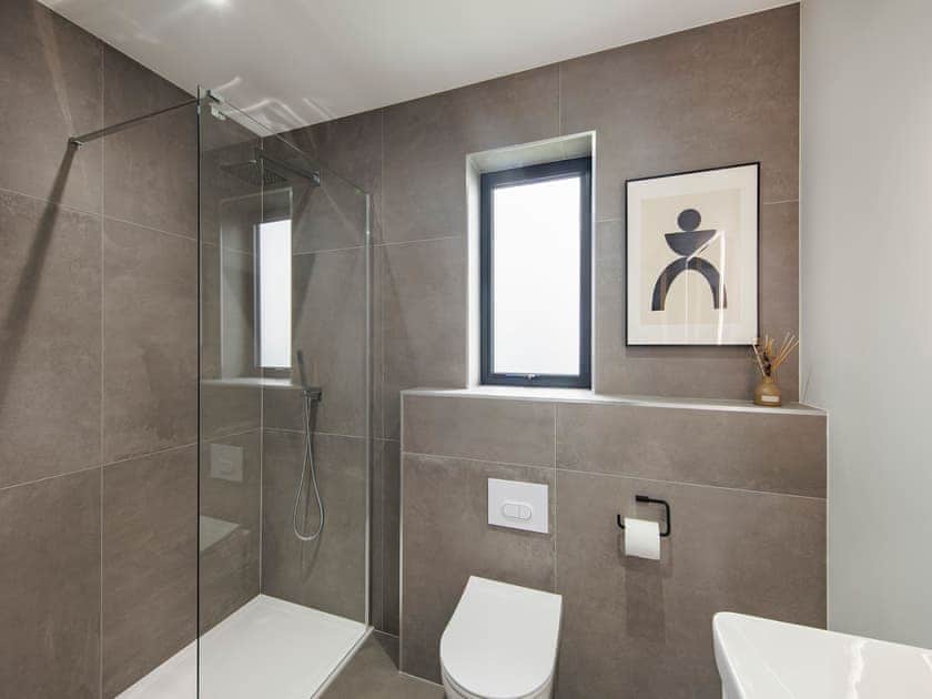 Bathroom | Lodge One - Ty Llwyd, Llangefni