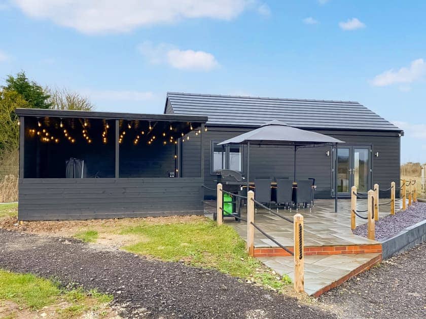 Exterior | Lodge 1 - Fieldview Fishery, Saltfleetby