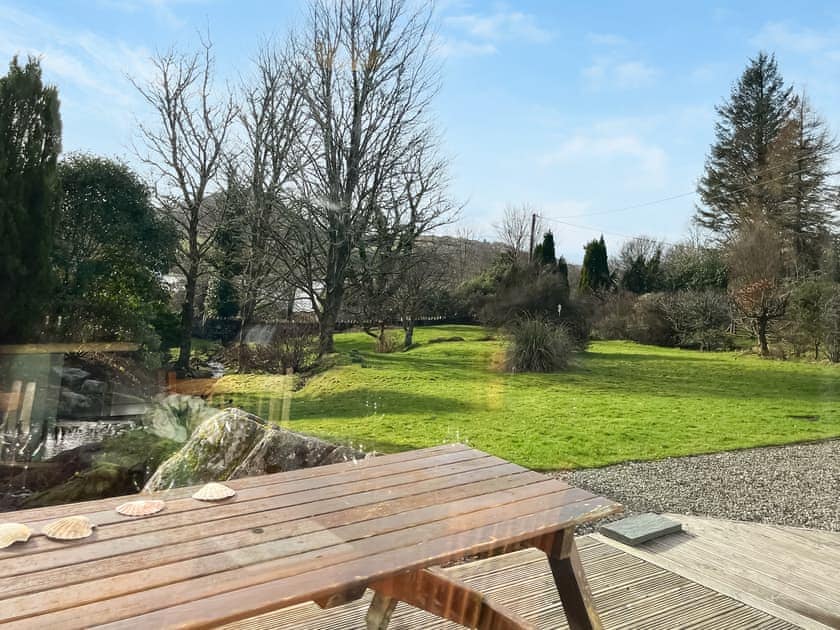 Sitting-out-area | The Byre, Tayvallich, near Lochgilphead