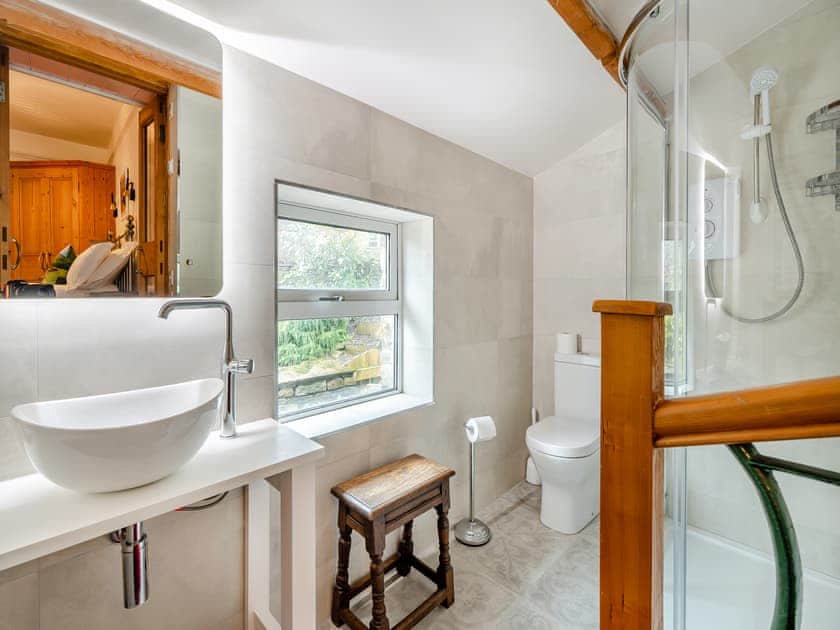 Ensuite shower room | Steppe Haugh, Hawes