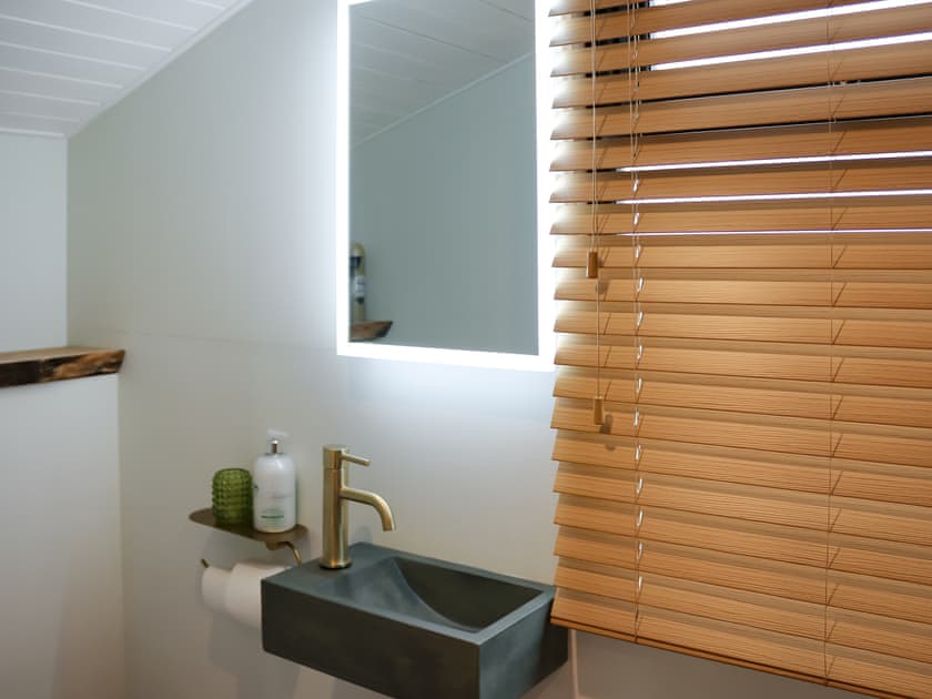 Bathroom | Aberdaron Retreat- Gwdihw - Aberdaron Retreat, Aberdaron