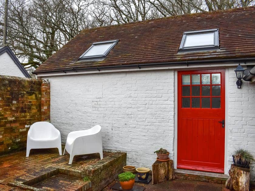 Exterior | Old Chimneys Cottage - Lewes Retreats, Plumpton Green, near Lewes