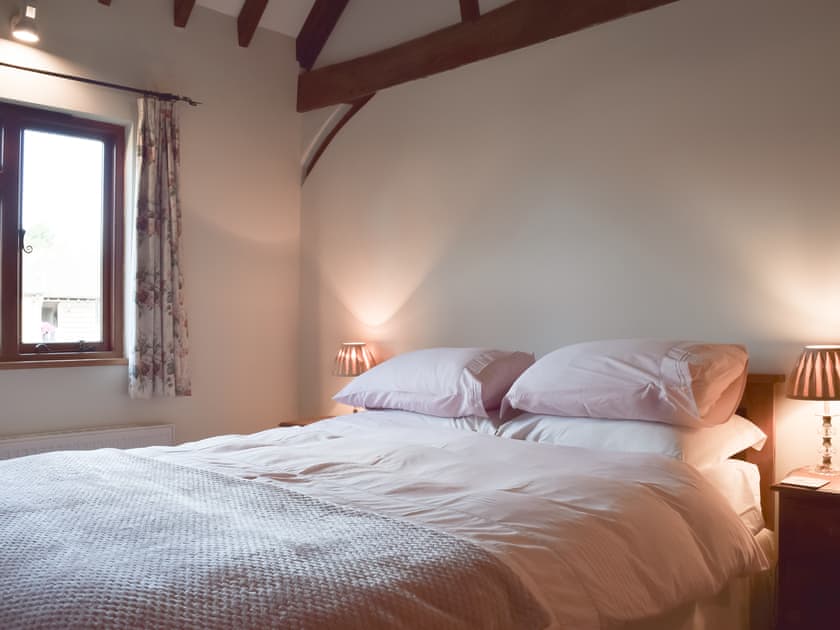 Double bedroom | Meadowbrook Farm - The Old Dairy - Meadowbrook Farm Cottages, Moreton, near Thame