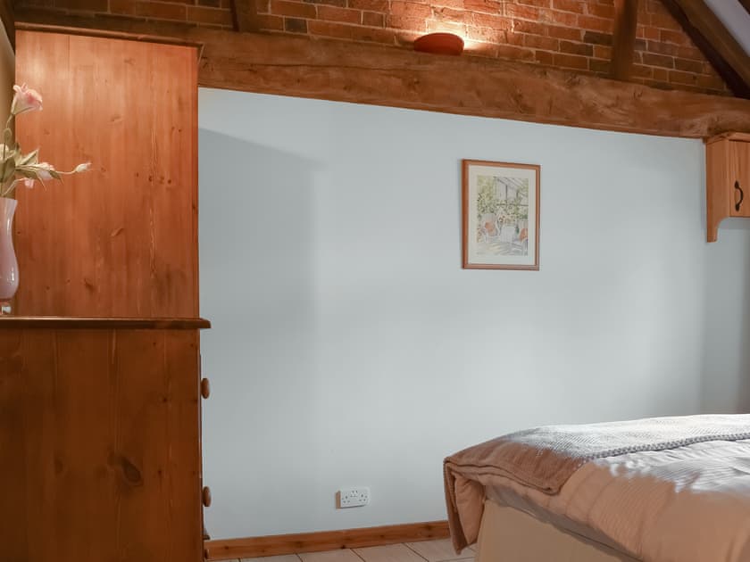 Double bedroom | Meadowbrook Farm - The Old Dairy - Meadowbrook Farm Cottages, Moreton, near Thame