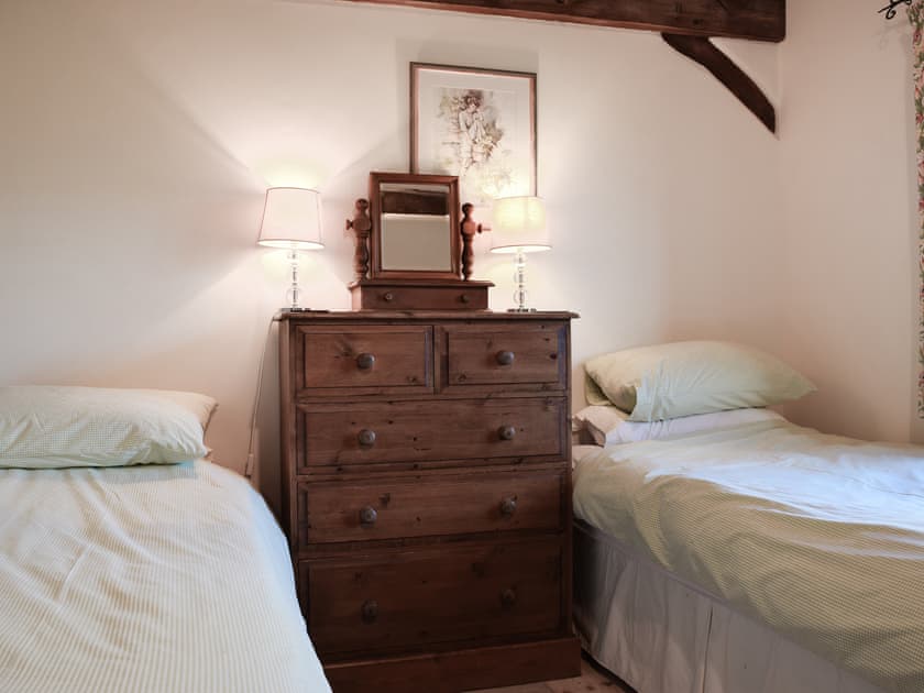 Twin bedroom | Meadowbrook Farm - The Old Dairy - Meadowbrook Farm Cottages, Moreton, near Thame