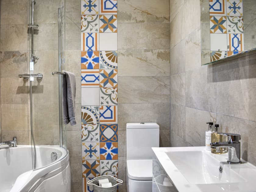 Bathroom | Cottage 2, Woodhead of Mailer