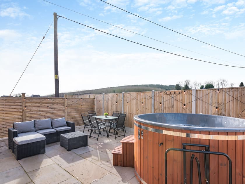 Hot tub | Cedar Lodge, Pleasley Vale, near Mansfield