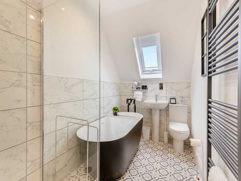 Bathroom | Cedar Lodge, Pleasley Vale, near Mansfield