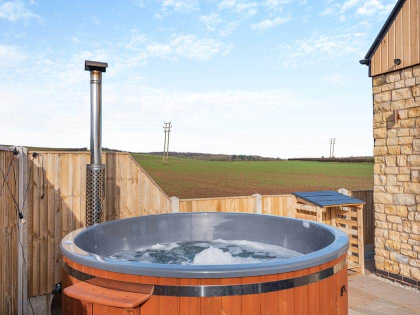 Hot tub | Cedar Lodge, Pleasley Vale, near Mansfield