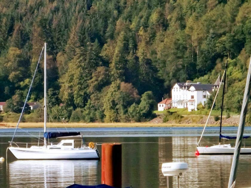 Setting | Lochside, Kilmun, near Dunoon