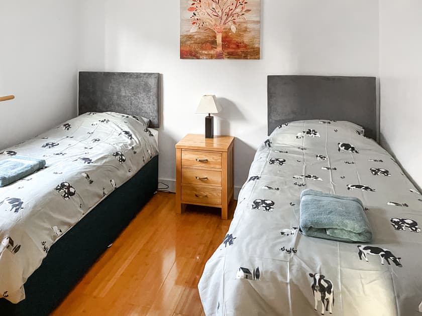 Twin bedroom | Cedar Lodge - Solar Rise Lodges, Old Buckenham